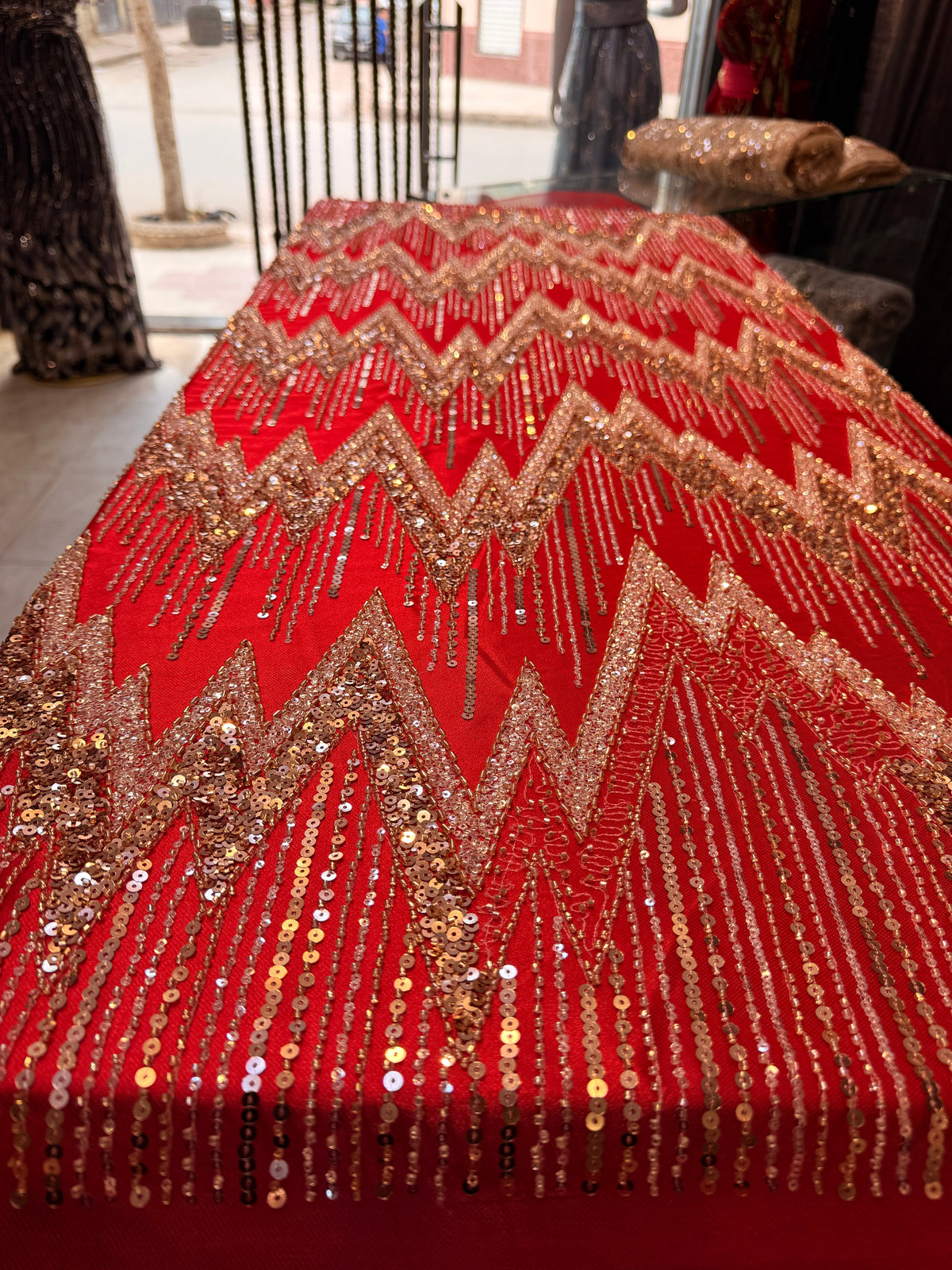 Tulle V Luxe Rouge