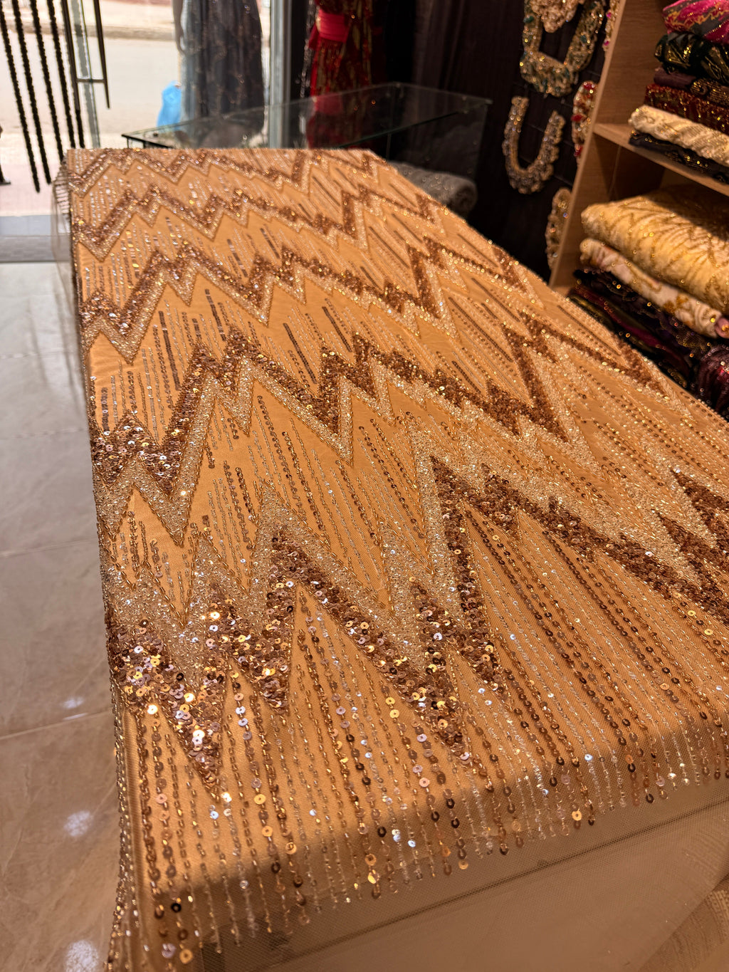 Tulle V Luxe Dore