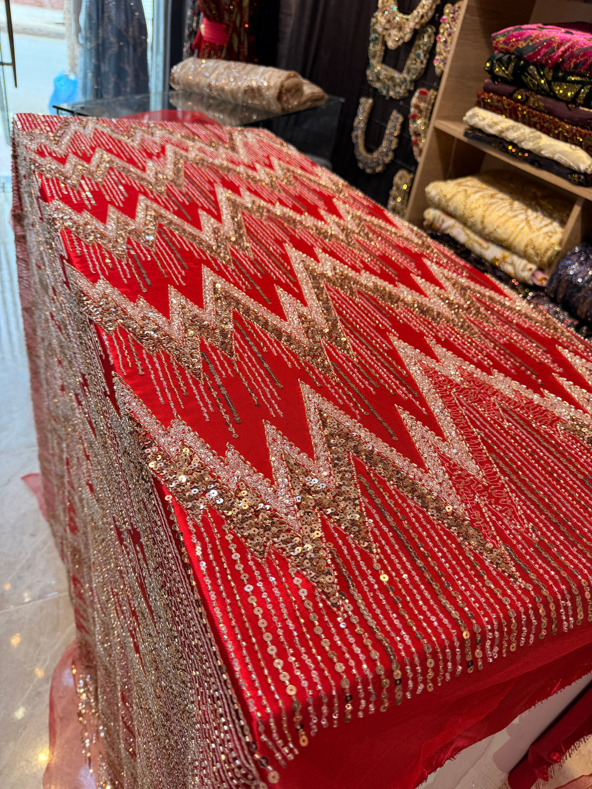 Tulle V Luxe Rouge