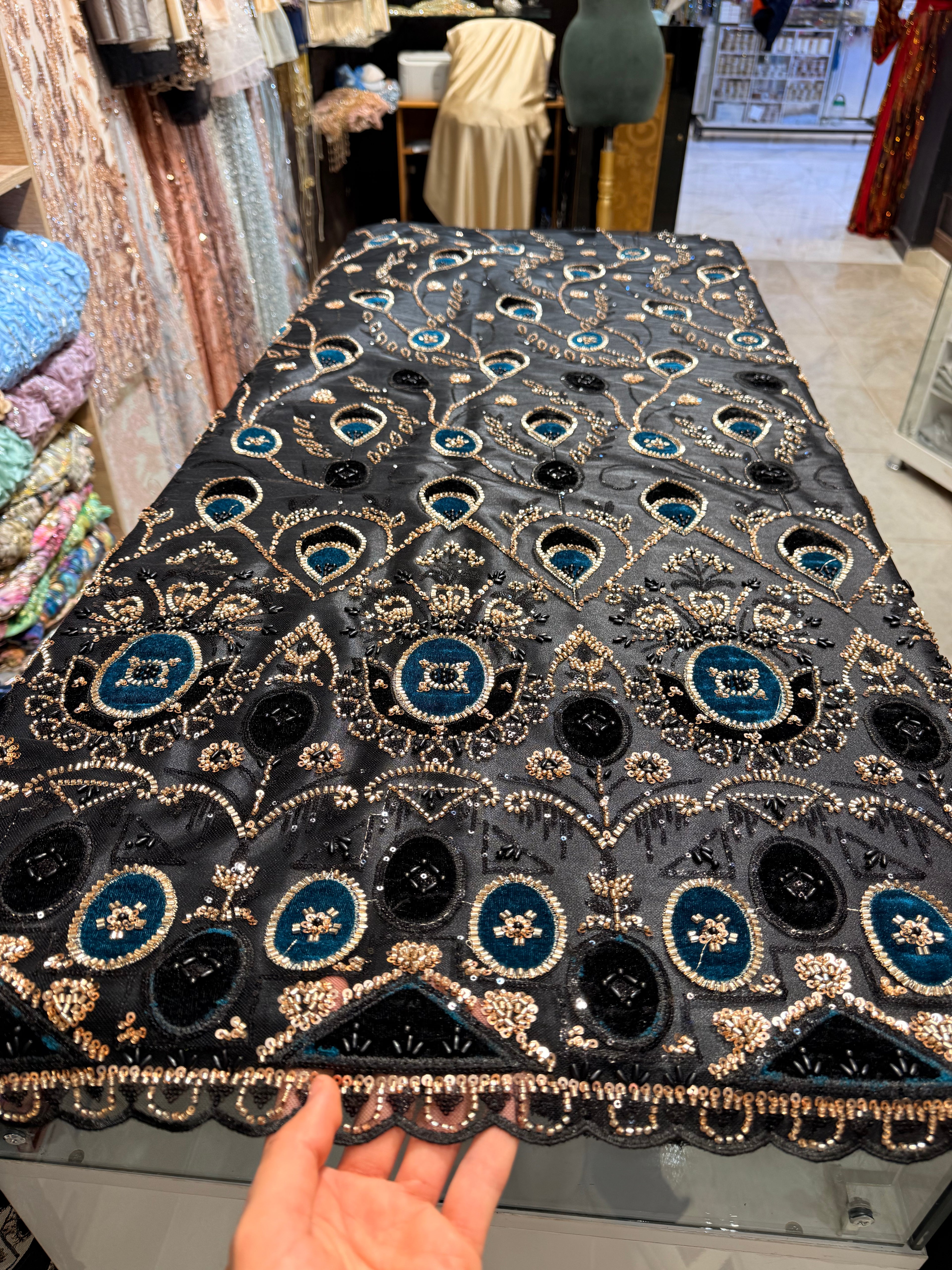 Tulle et velour noir