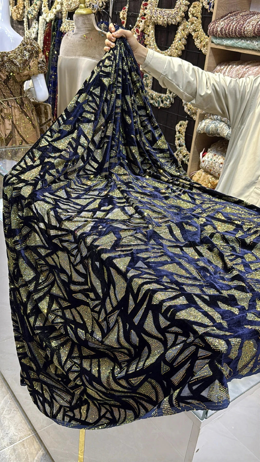Model Pyramid Blue Nuit